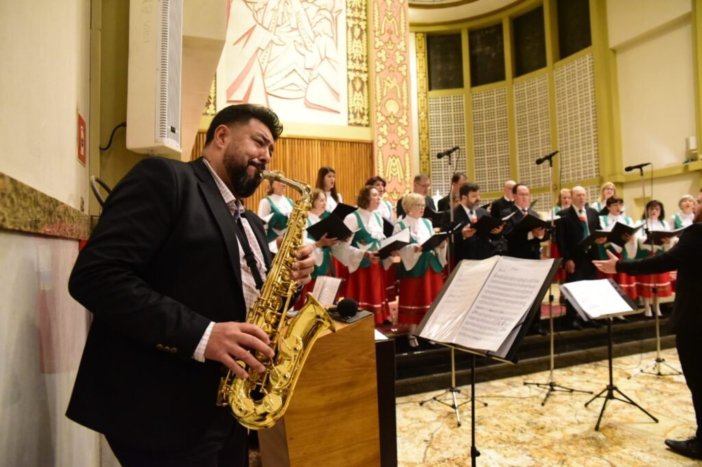 Imagens: Glaci Bortolini. Coral Ricordi D'italia na Catedral de Passo Fundo.